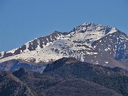36 Zoom sulla Cima Menna (2300 m) ancora ben innevata